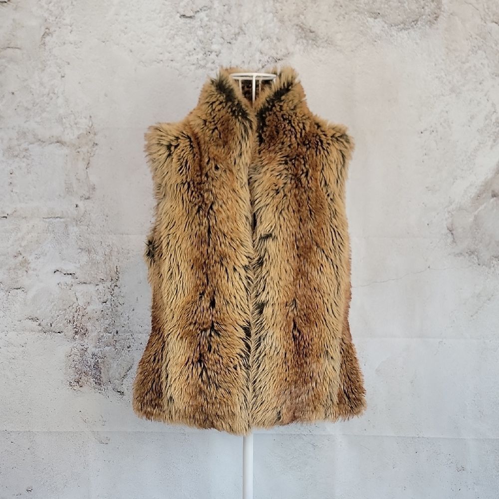 Kial Faux Fur Reversible Vest in An Ombre Of Tan & Brown Womens Size S